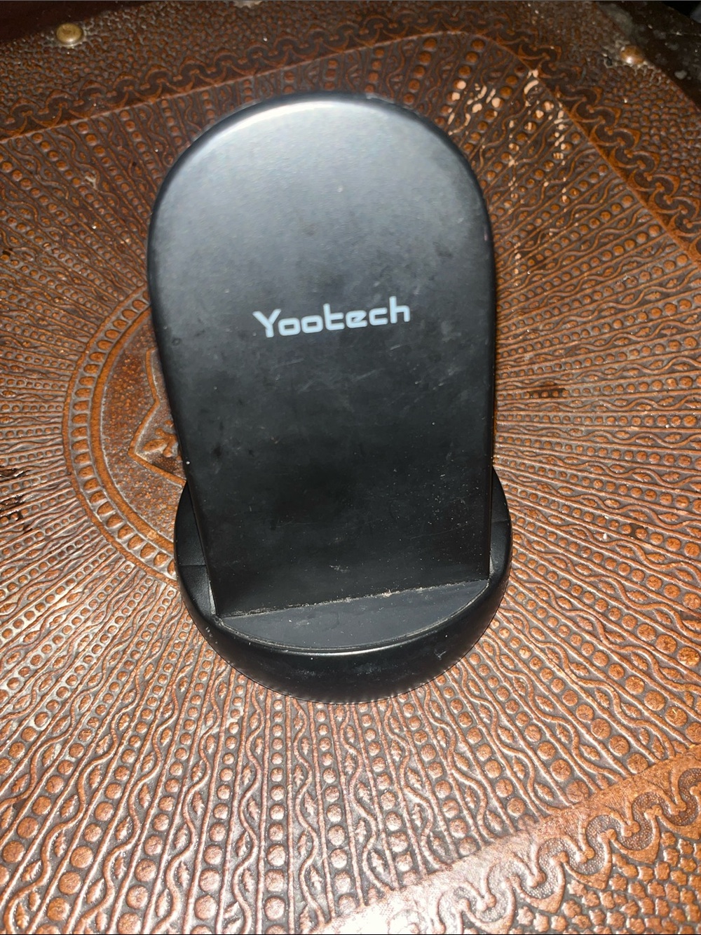 Black Wireless Charging Stand for Smartphones